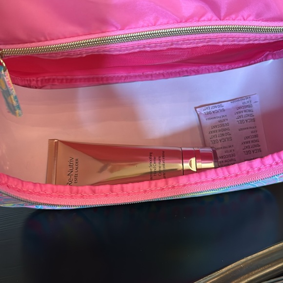 Estée Lauder Colorful Paisley Cosmetic Bag with Re-Nutriv Hand Crème - Picture 6 of 13